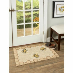 Vermont Country Store Sweet Honeybees Indoor/Outdoor Rug