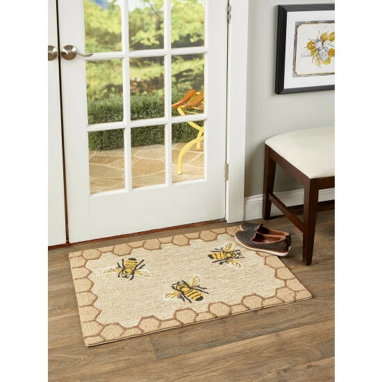 Vermont Country Store Sweet Honeybees Indoor/Outdoor Rug