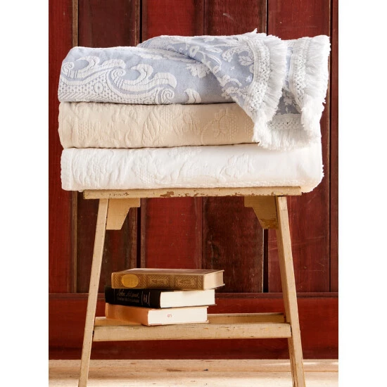 Vermont Country Store Queen Victoria Bedspread White - Image 3