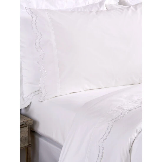 Vermont Country Store Black Waterford Round Area Rug